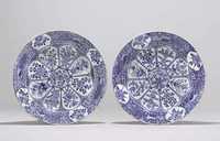 KANGXI (1662-1722), WITH JOHANNEUM N:502 MARKS A PAIR OF BLUE AND WHITE LARGE CIRCULAR DISHES